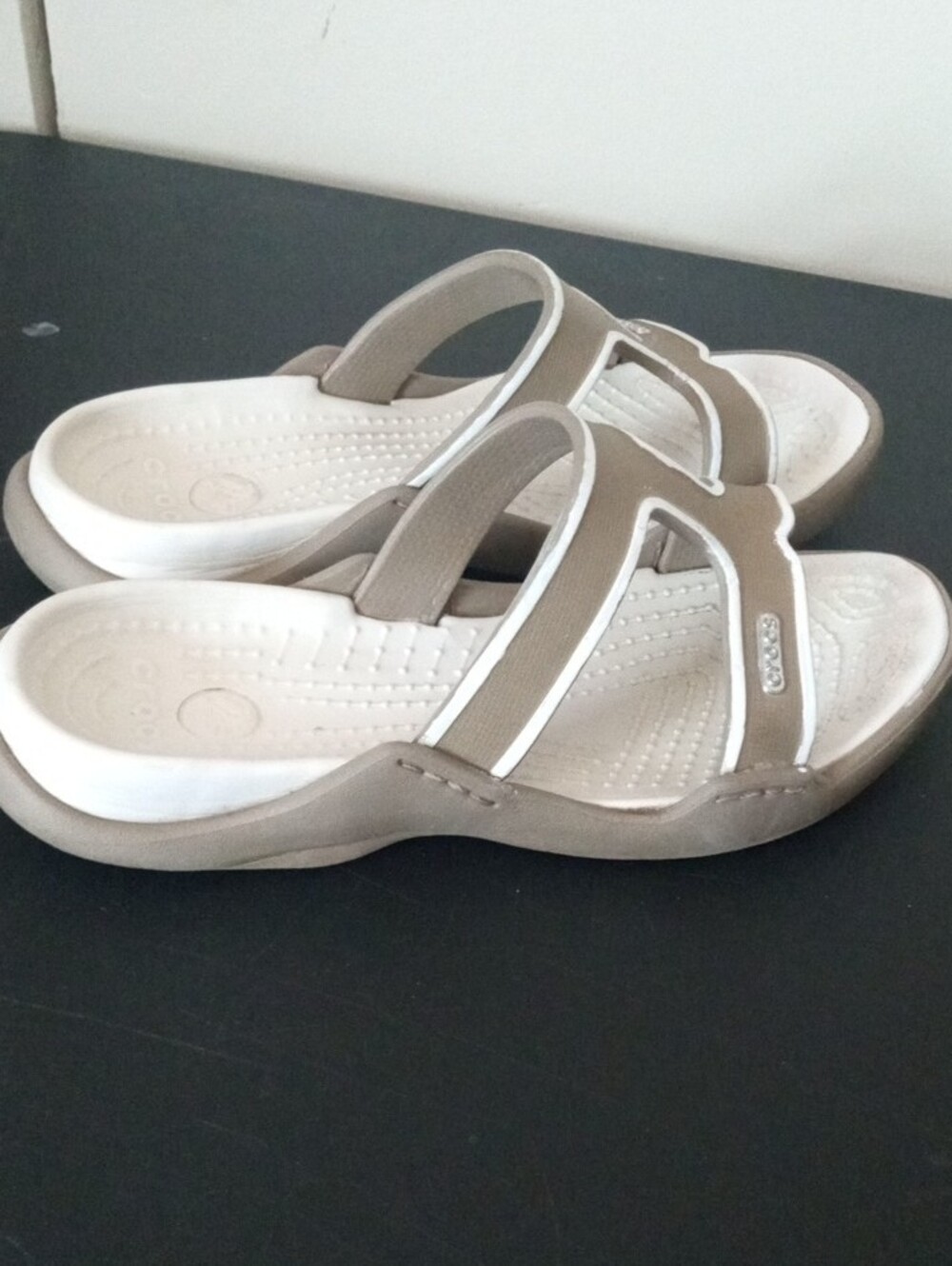 CROCS Women's Brown and Cream Slip-On Sandals Size 6 - Picture 4 of 10